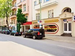 Hotel-pension Cortina בית הארחה ברלין