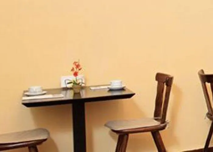 Konukevi Hotel-pension Cortina Berlin